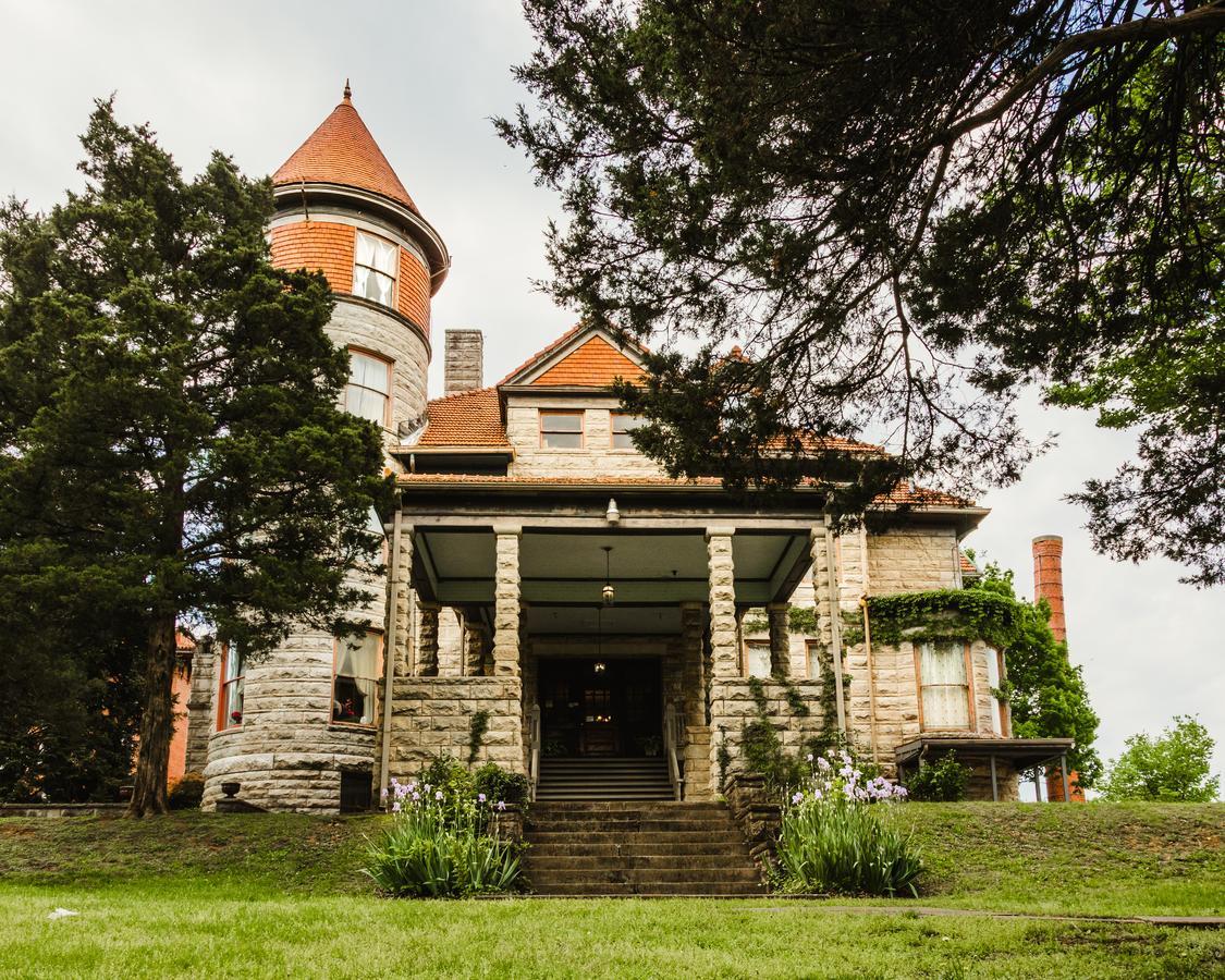 Bed and Breakfast The Mansion At Elfindale Спрингфилд Экстерьер фото